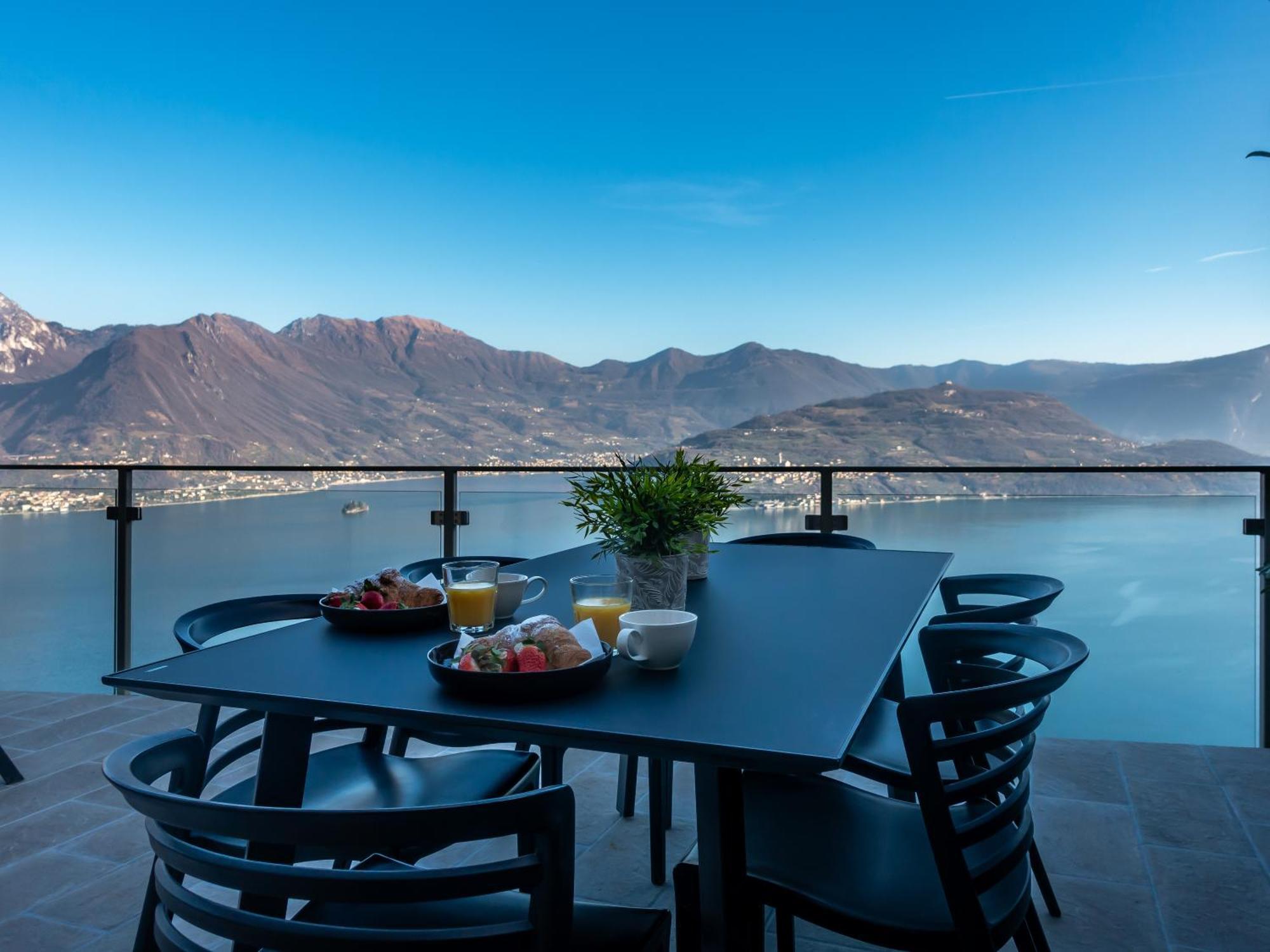 Mia Isola With Lake View, Garden And Swimming Pool Parzanica Dış mekan fotoğraf