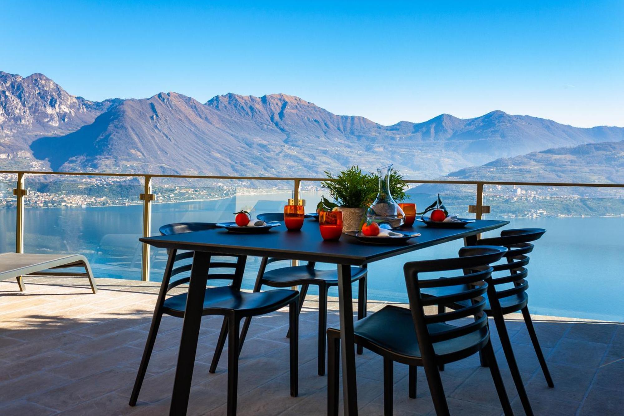 Mia Isola With Lake View, Garden And Swimming Pool Parzanica Dış mekan fotoğraf