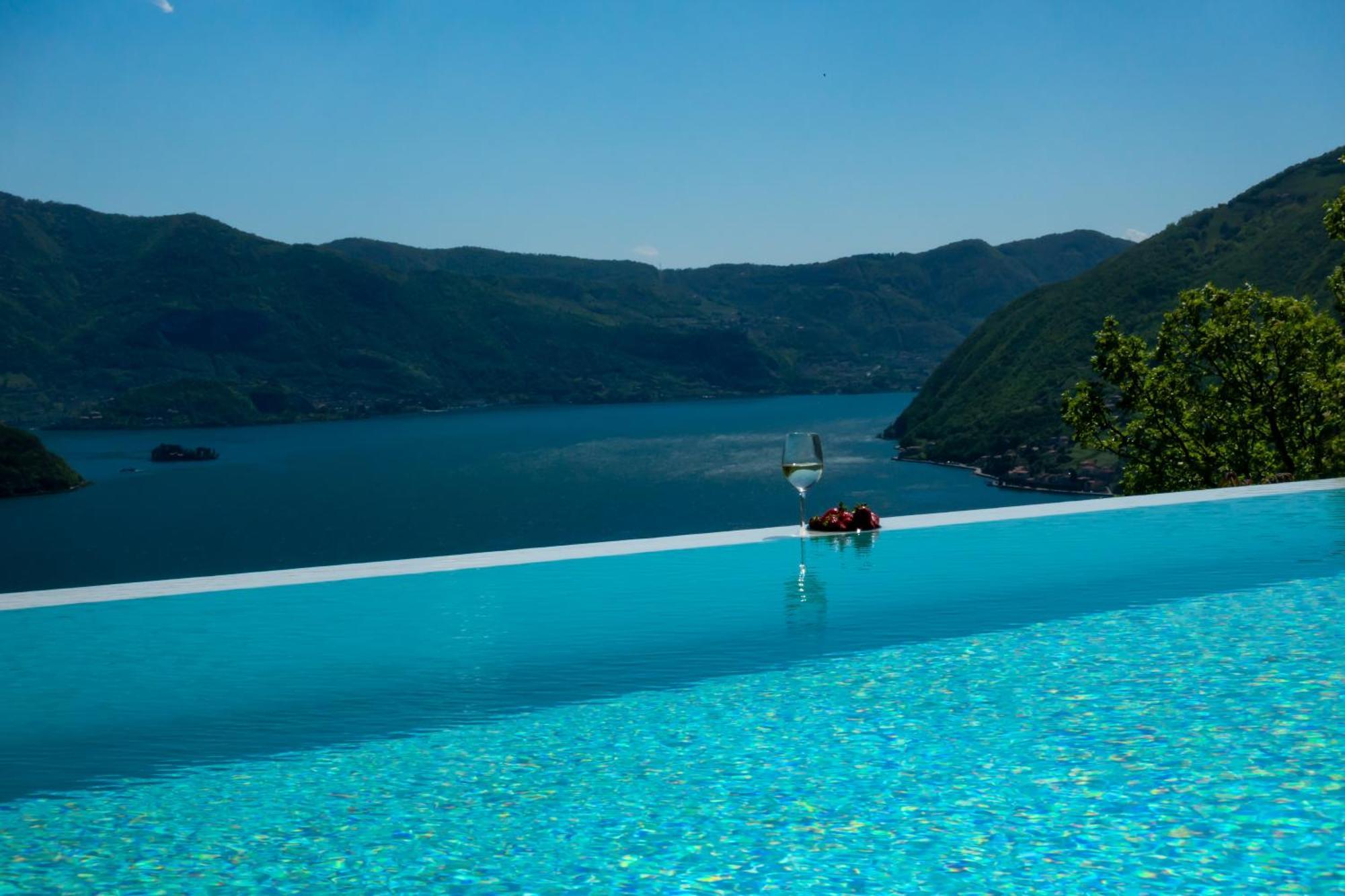 Mia Isola With Lake View, Garden And Swimming Pool Parzanica Dış mekan fotoğraf
