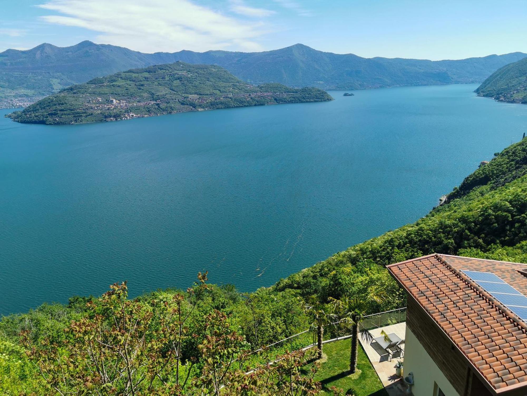 Mia Isola With Lake View, Garden And Swimming Pool Parzanica Dış mekan fotoğraf